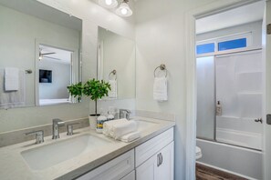 Doccia, asciugacapelli, asciugamani