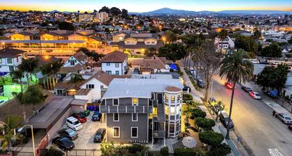 Walk to Gaslamp • Stylish Golden Hill Apt