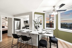 Dining - Stunning Golden Hill APT: Sunset Patio, Parking (San Diego)