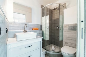 Double Room, 1 Queen Bed | Bathroom