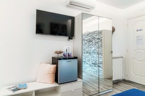 Deluxe Double Room, City View | Bathroom