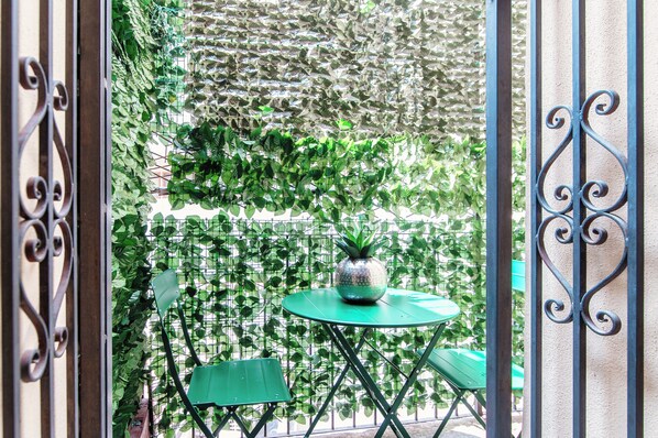 Doppelzimmer, 1 Queen-Bett | Terrasse/Patio