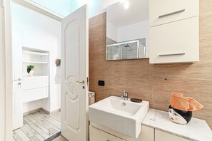 Double Room, 1 Double Bed | Bathroom
