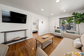 Téléviseur, bureau