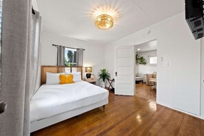 2 habitaciones, tabla de planchar con plancha, wifi y ropa de cama 