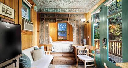 Historic Julian Studio with Firepit & Balcony