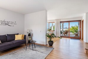 TV - Studio 'Die Ferienwohnung' with Private Terrace and Wi-Fi (Bad Bellingen)