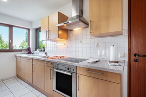 Kühlschrank, Ofen, Herdplatte, Geschirrspüler