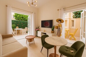 Smart TV, music library, stereo