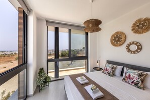 5 bedrooms, cribs/infant beds, bed sheets - Protaras Aqua Pearl Villa 9 (Paralimni)