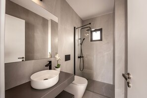 Douche, serviettes fournies