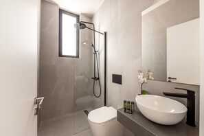 Shower, towels - Protaras Aqua Pearl Villa 9 (Paralimni)