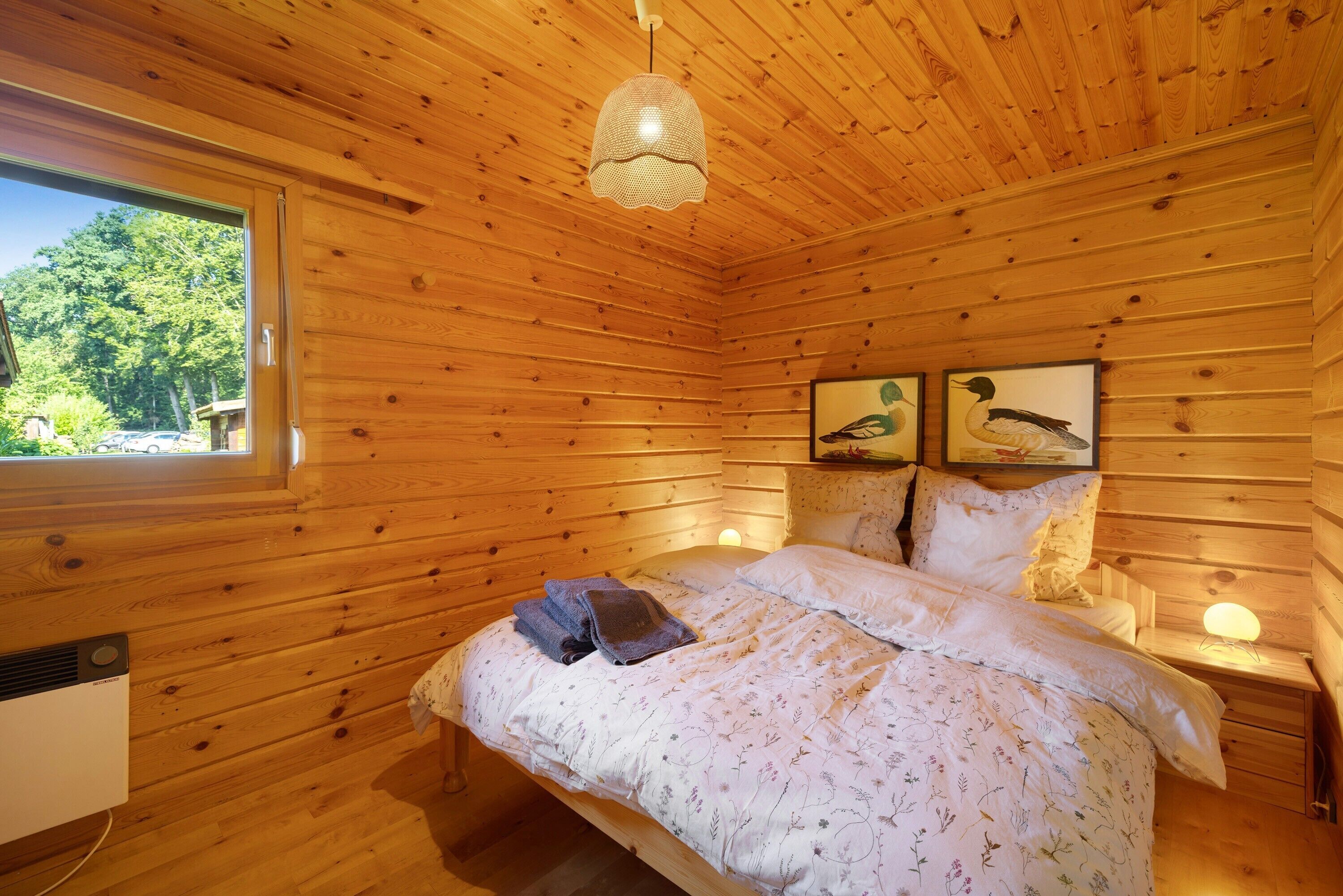 1 bedroom, desk, WiFi, bed sheets