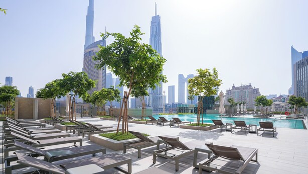A rooftop pool area with lounge chairs and a view of the city skyline. - Zapbed House-DT 2103 (Dubai)