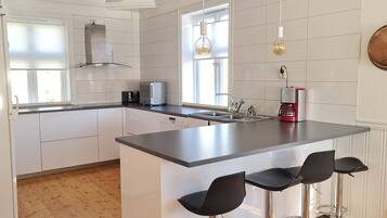 KylskÄp, mikrovÄgsugn, ugn och spishÀll