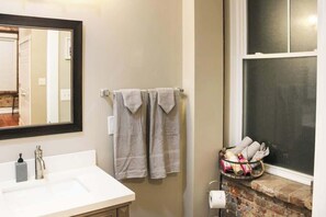 Shower, hair dryer, towels - NULU/Butchertown The Sidecar Suite Butchertown Salon/Spa (Louisville)