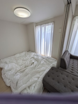 2 bedrooms, iron/ironing board, WiFi, bed sheets