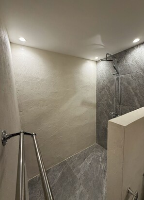 Shower, jetted bath, bidet, towels - SAMA LODGE " SUBA " STUDIO 1 WITH 1 BEDROOM (Saly)