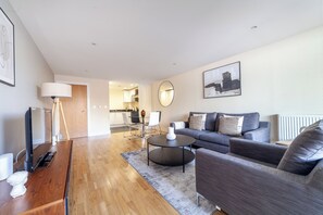 Apartment, Balcony | Living area | 32-inch flat-screen TV with cable channels, Netflix, streaming services - Cosy 1 Bed Flat in Greenwich (London)