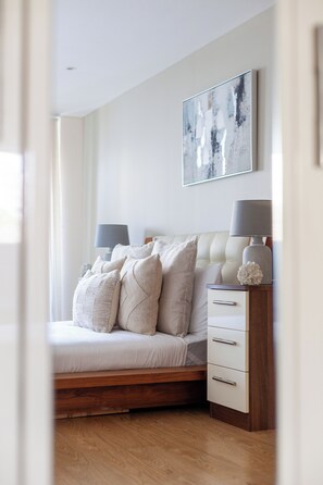 Iron/ironing board, cots/infant beds, free WiFi, bed sheets - Cosy 1 Bed Flat in Greenwich (London)
