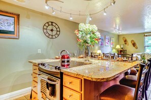 Apartment (2 Bedrooms) | Interior - 1/2 Block to Lift Bus Stop: Condo in Park City (Park City)