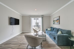 Apartment (3 Bedrooms) | Interior - Walk to Music Factory: Townhome w/ Rooftop Deck! (Charlotte)