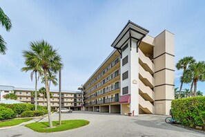 Apartment (1 Bedroom) | Interior - Steps to Naples Bay & Tin City: Condo w/ Pool! (Naples)