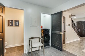 ์ํํธ (3 Bedrooms) | ๋ด๋ถ