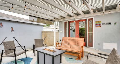 2 Mi to Cal State Long Beach: Bungalow w/ Hot Tub!