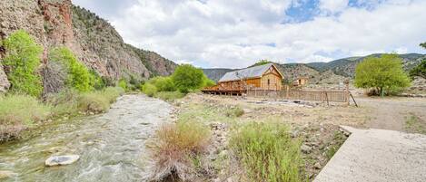 Vista frontal de la propiedad