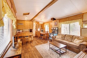 House (3 Bedrooms) | Interior - Creekside Cabin w/ Deck & Views in Panguitch! (Panguitch)