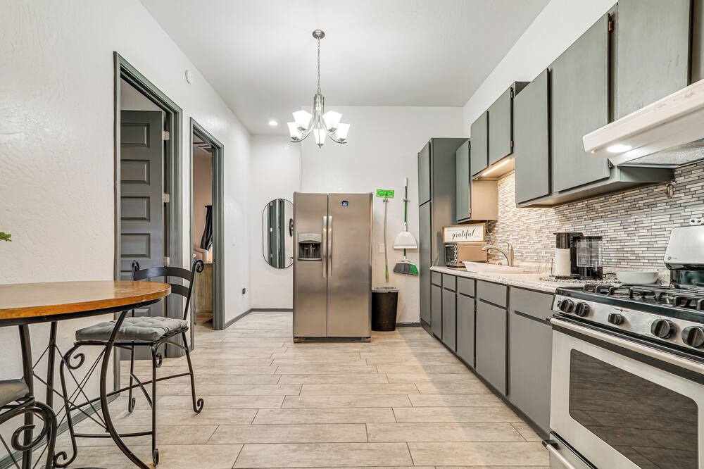 Near Casino & Shops: Cozy Apt in West El Paso! - Westway, TX