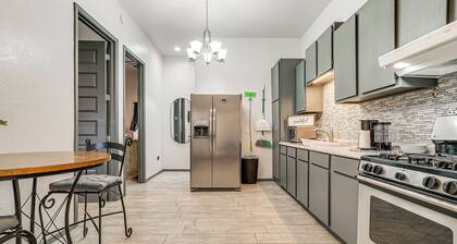 Near Casino & Shops: Cozy Apt in West El Paso!