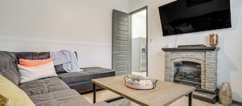 Near Casino & Shops: Cozy Apt in West El Paso!