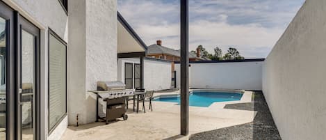 House (5 Bedrooms) | Interior
