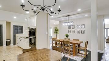 Rumah (5 Bedrooms) | Interior