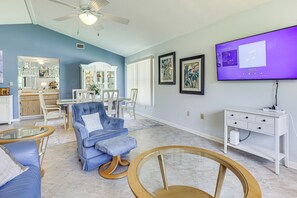 House (2 Bedrooms) | Interior - 5 Mi to Fort Myers Beach: Home w/ Large Yard! (Fort Myers)