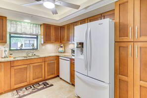 House (2 Bedrooms) | Interior - 5 Mi to Fort Myers Beach: Home w/ Large Yard! (Fort Myers)
