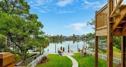 Waterfront Oasis in Dauphin Island - Shared Perks!