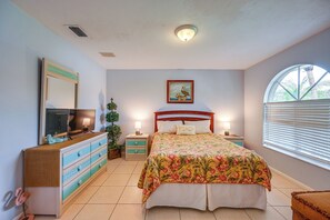 House (3 Bedrooms) | Interior - 2 Mi to Beach: Naples Home w/ Pool! (Naples)