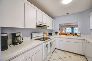 House (3 Bedrooms) | Interior - 3/4 Mi to Delnor-wiggins Pass: Naples Getaway (Naples)