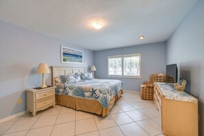 House (3 Bedrooms) | Interior - 3/4 Mi to Delnor-wiggins Pass: Naples Getaway (Naples)