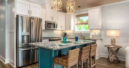 Luxe Family Condo w/ Gulf View in Dauphin Island!