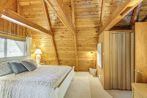 Canal Across Street: Family Cabin in Breezy Point!