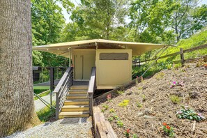House (1 Bedroom) | Interior - Mtn-view Deck: Scenic Glamping Getaway Near Boone! (Vilas)