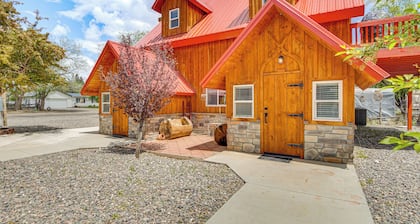 Family Home w/ Mountain Views in Circleville!