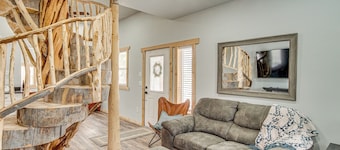 Family Home w/ Mountain Views in Circleville!