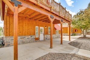 House (3 Bedrooms) | Interior - Family Home w/ Mountain Views in Circleville! (Circleville)