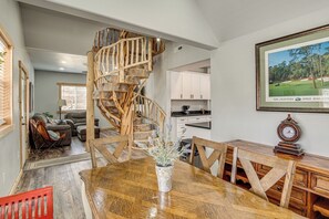 House (3 Bedrooms) | Interior - Family Home w/ Mountain Views in Circleville! (Circleville)