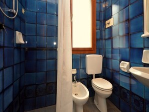 Douche, serviettes fournies